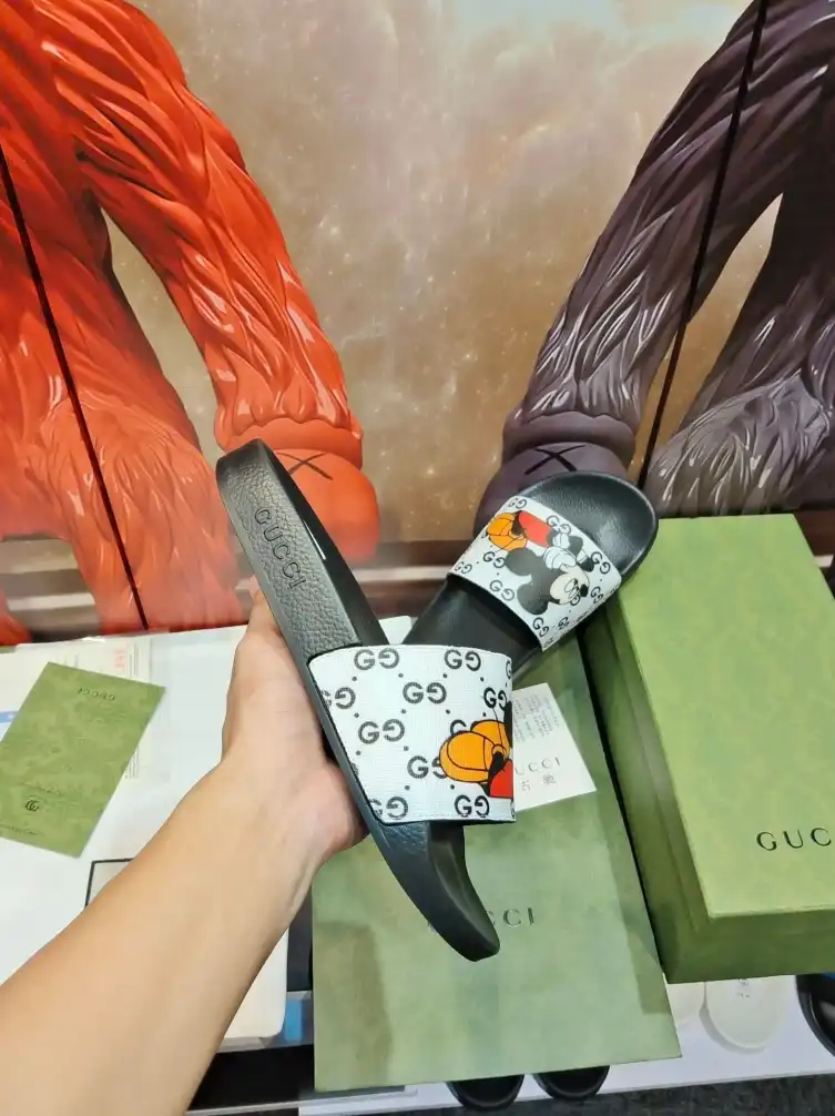 hype Gucci Slippers