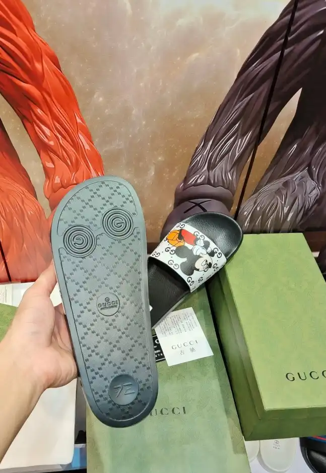 hype Gucci Slippers