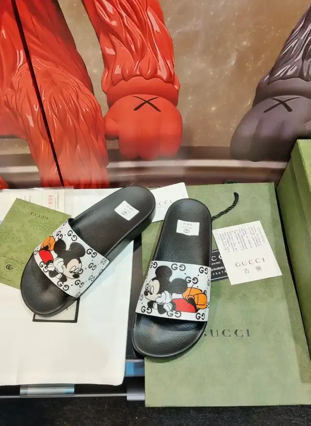 hype Gucci Slippers