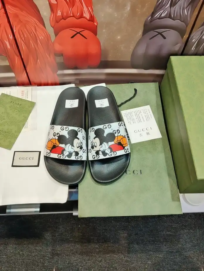 hype Gucci Slippers