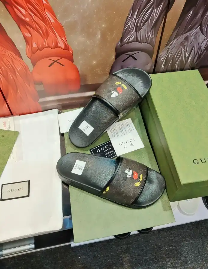 hype Gucci Slippers