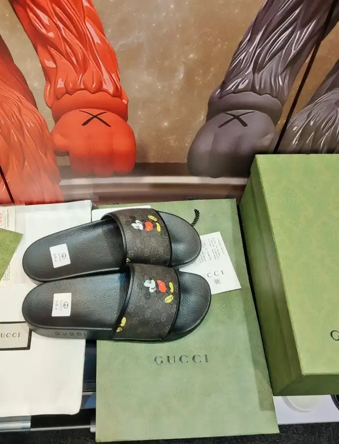 hype Gucci Slippers