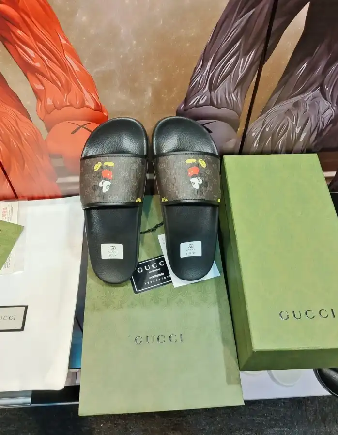 hype Gucci Slippers