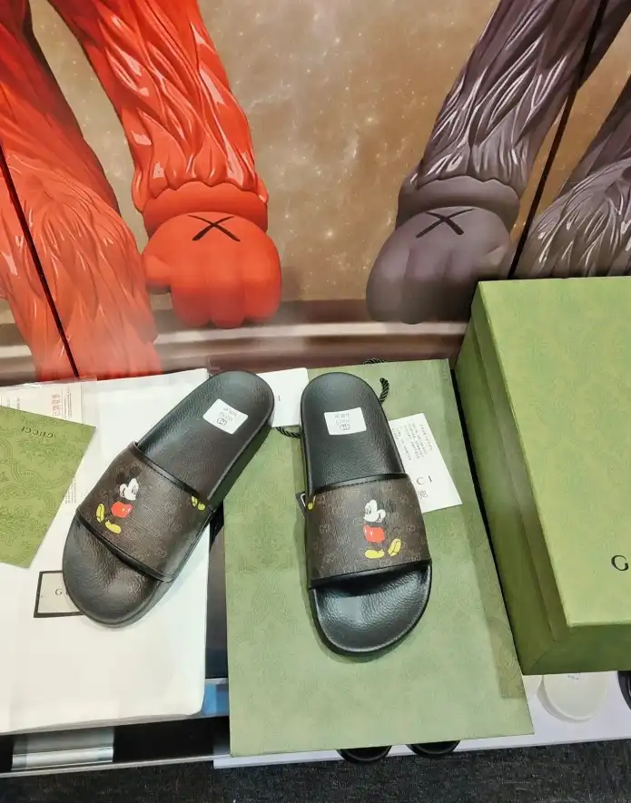 hype Gucci Slippers