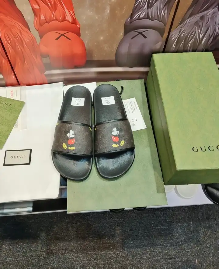 hype Gucci Slippers