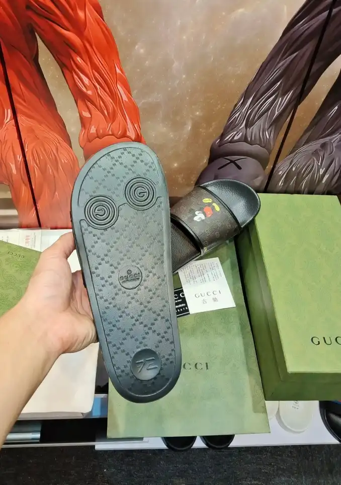 hype Gucci Slippers