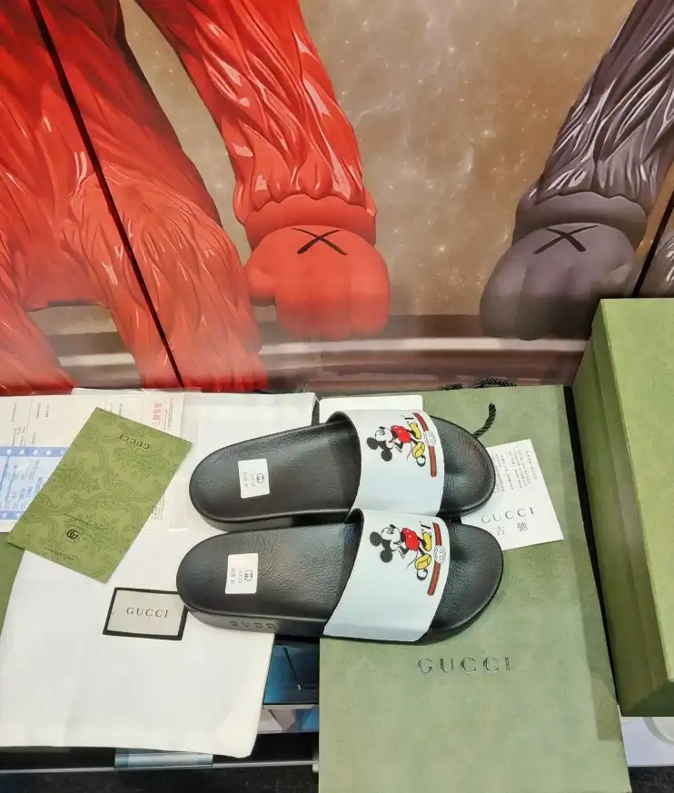 hype Gucci Slippers