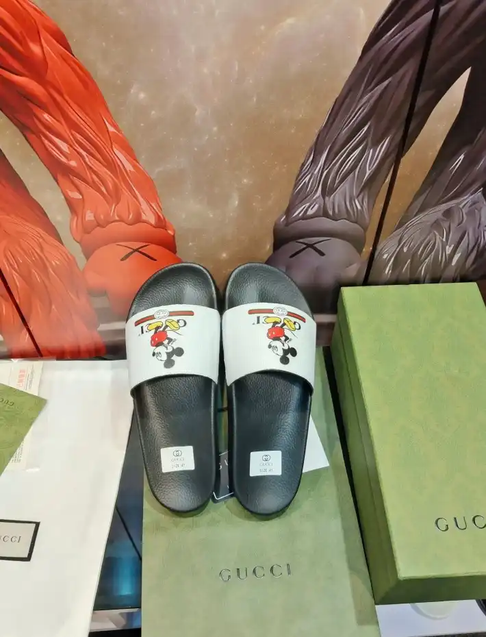 hype Gucci Slippers