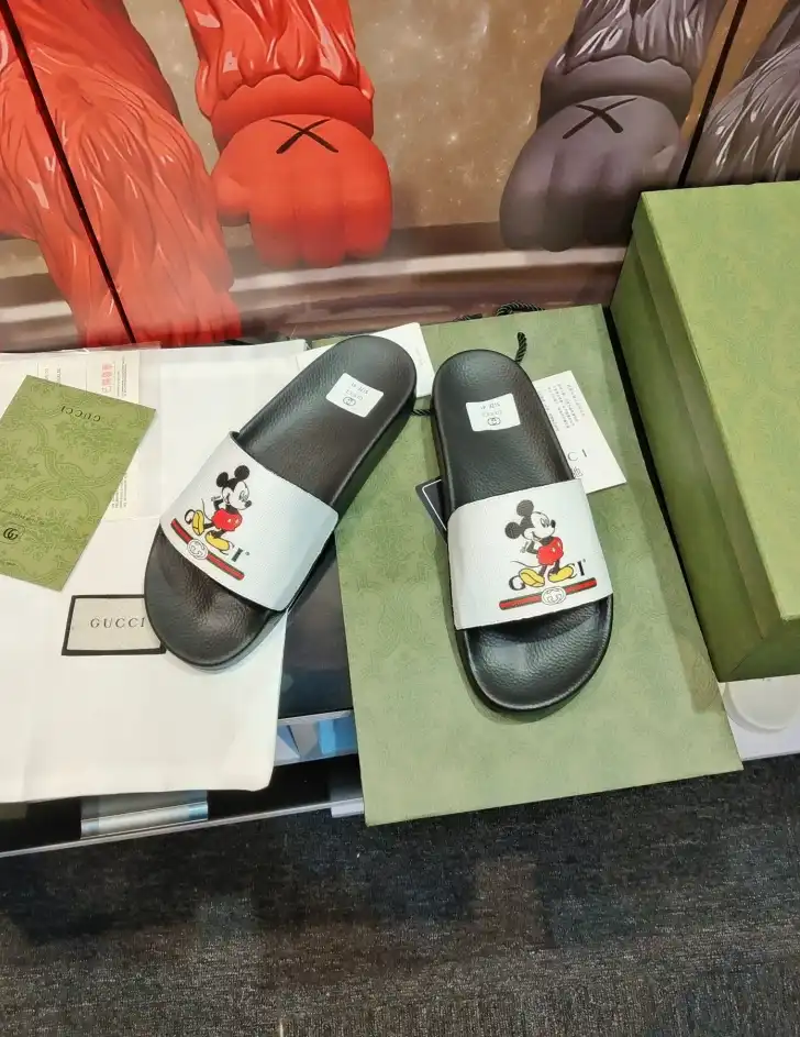 hype Gucci Slippers