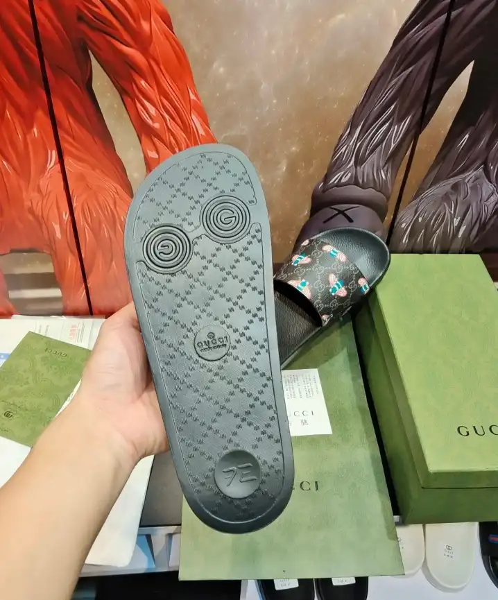 hype Gucci Slippers