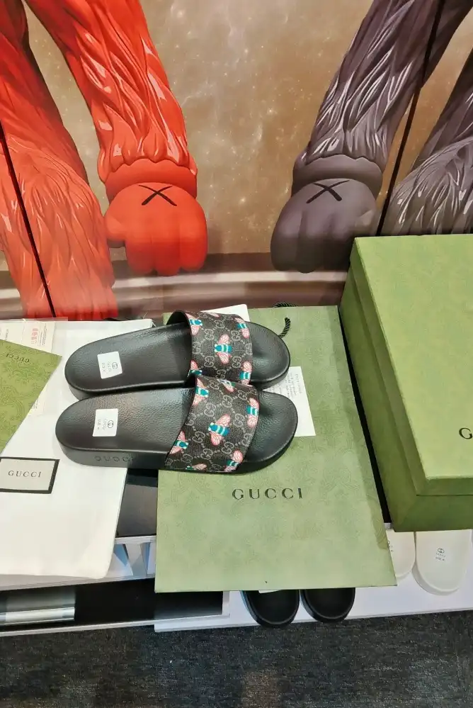 hype Gucci Slippers