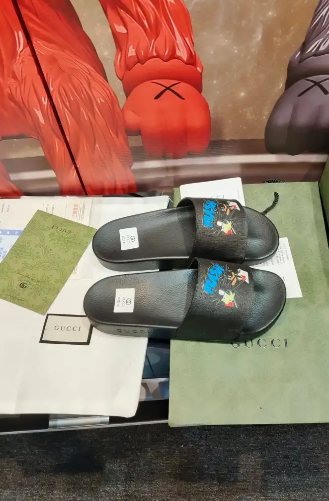 hype Gucci Slippers