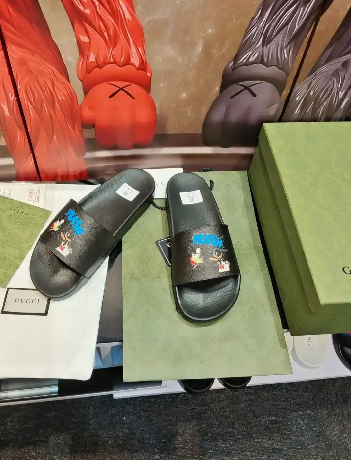 hype Gucci Slippers