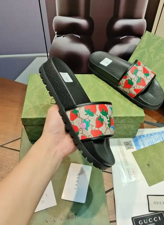 hype Gucci Slippers