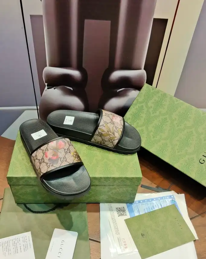 hype Gucci Slippers