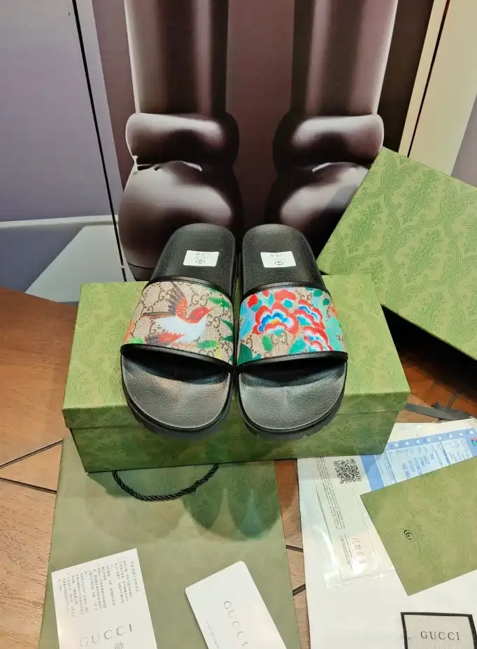 hype Gucci Slippers