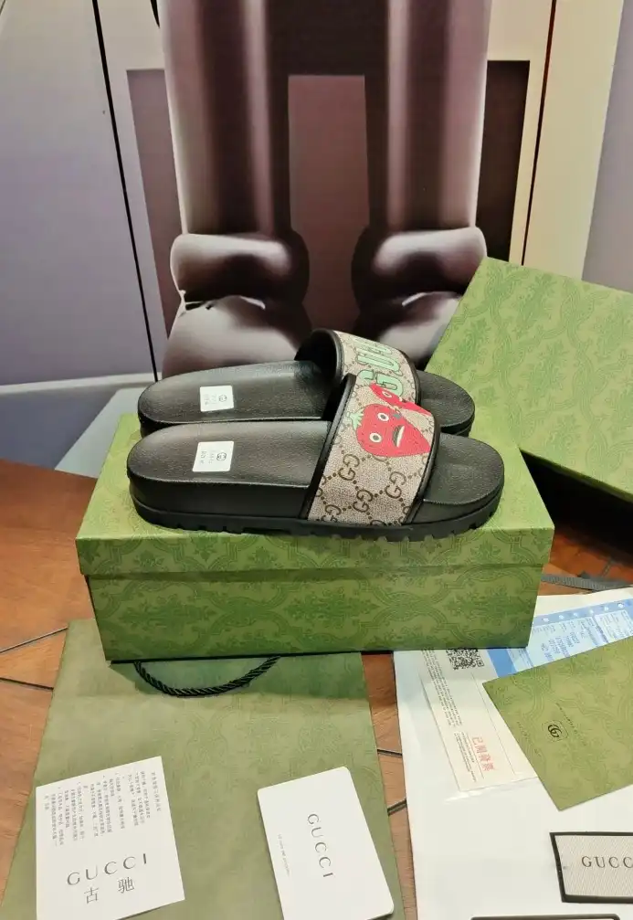 hype Gucci Slippers