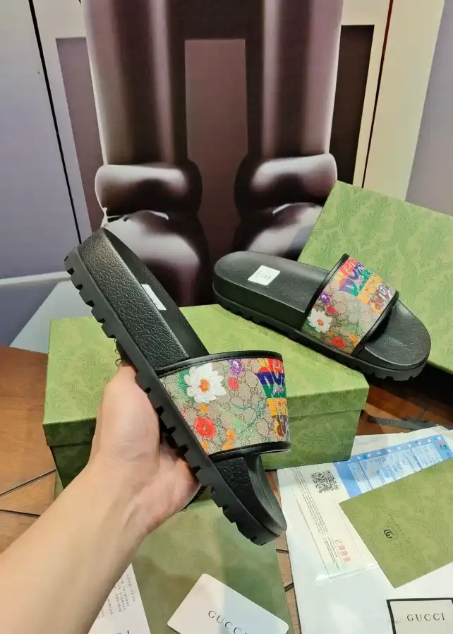 hype Gucci Slippers