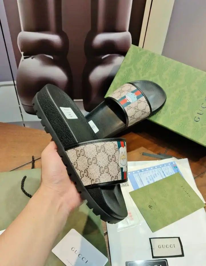 hype Gucci Slippers