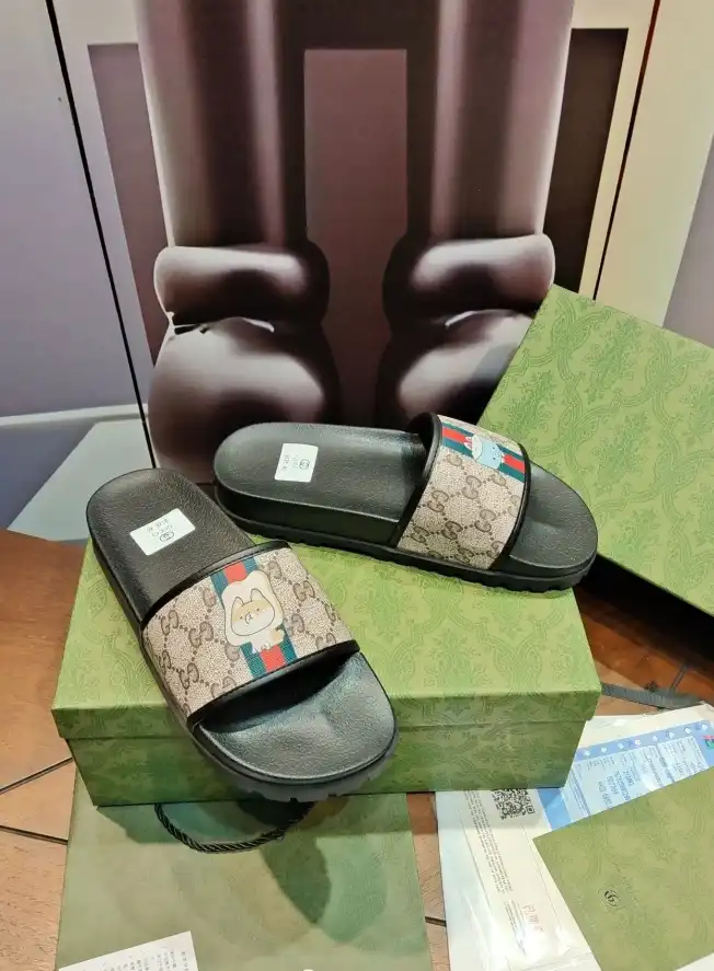 hype Gucci Slippers