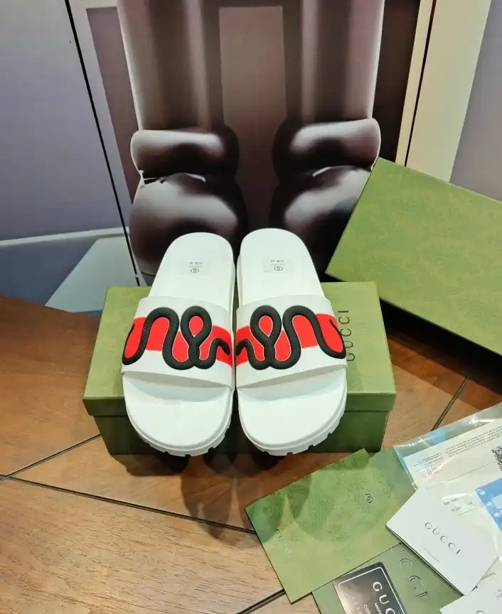 hype Gucci Slippers