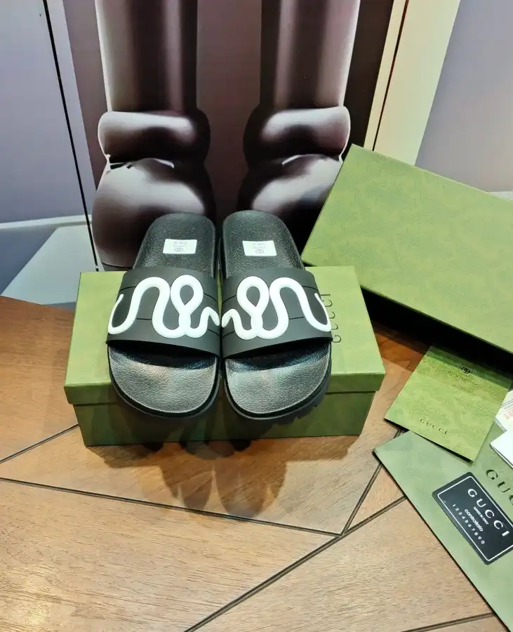 hype Gucci Slippers