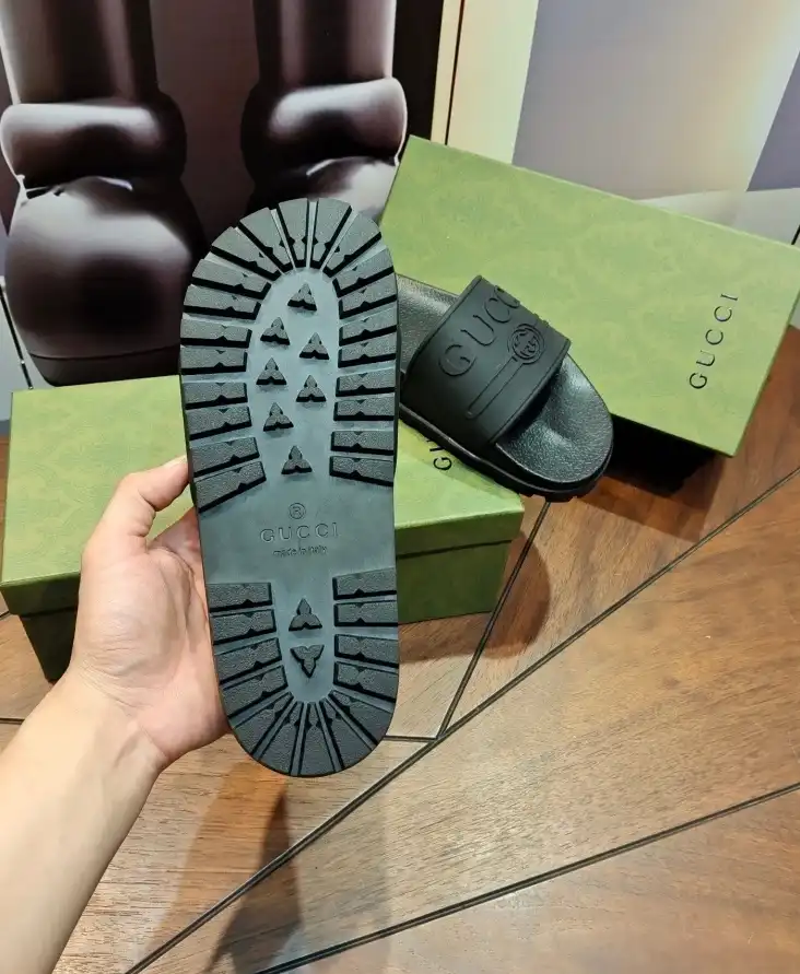 hype Gucci Slippers