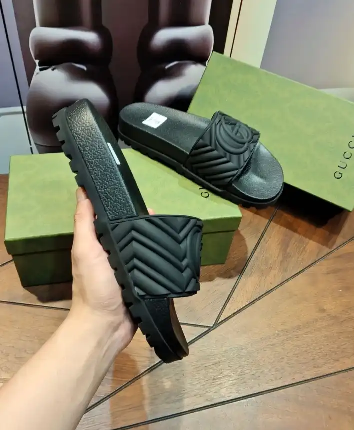 hype Gucci Slippers