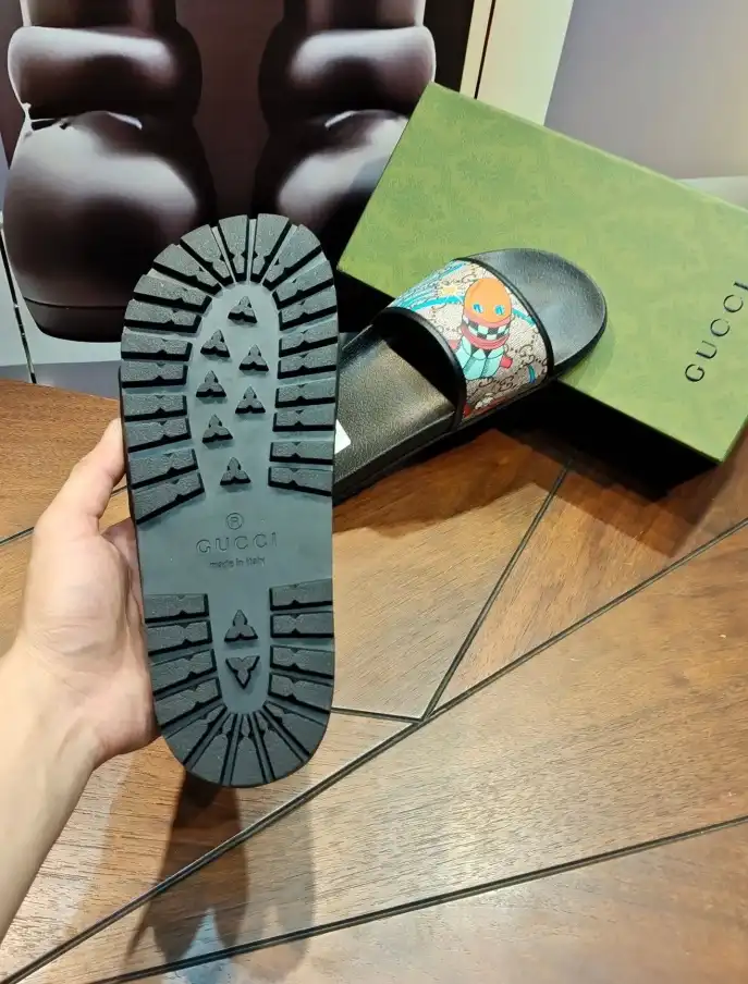 hype Gucci Slippers