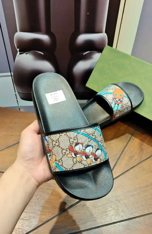 hype Gucci Slippers