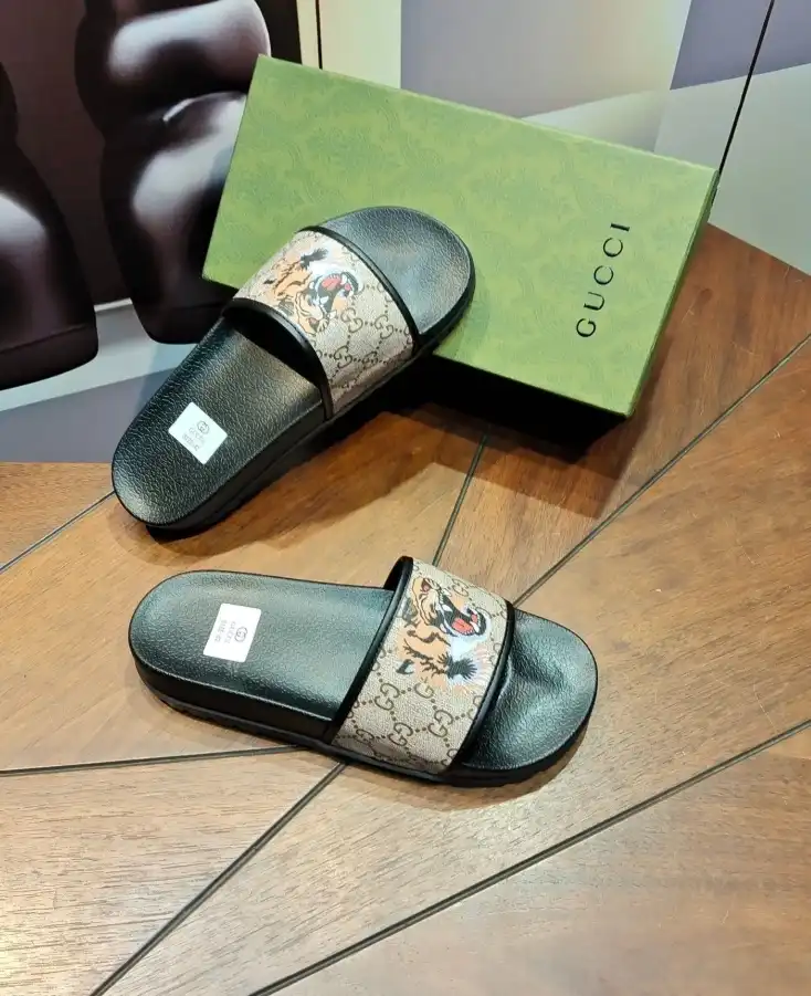 hype Gucci Slippers