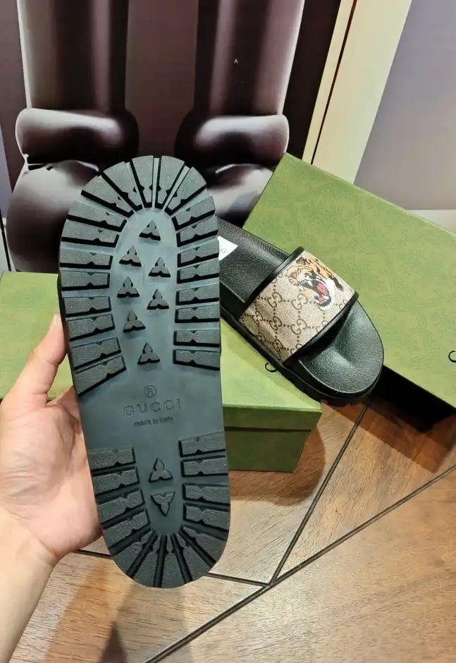 hype Gucci Slippers