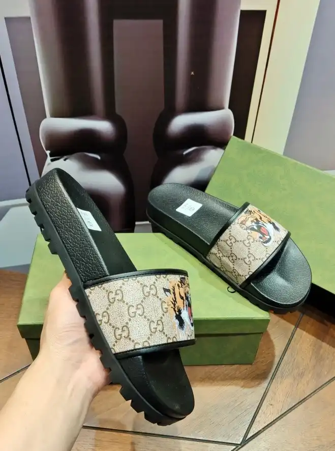 hype Gucci Slippers