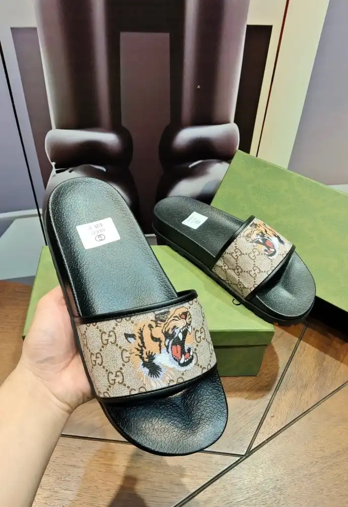 hype Gucci Slippers