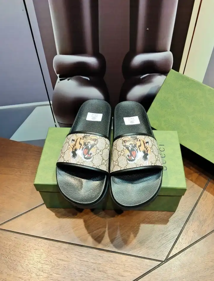 hype Gucci Slippers