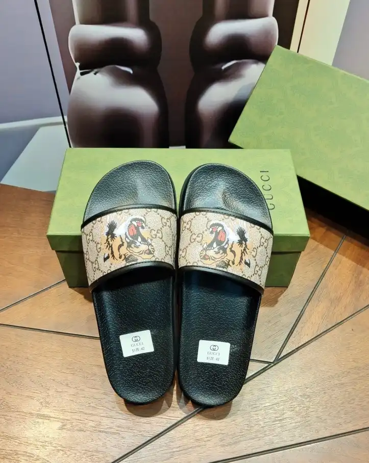 hype Gucci Slippers