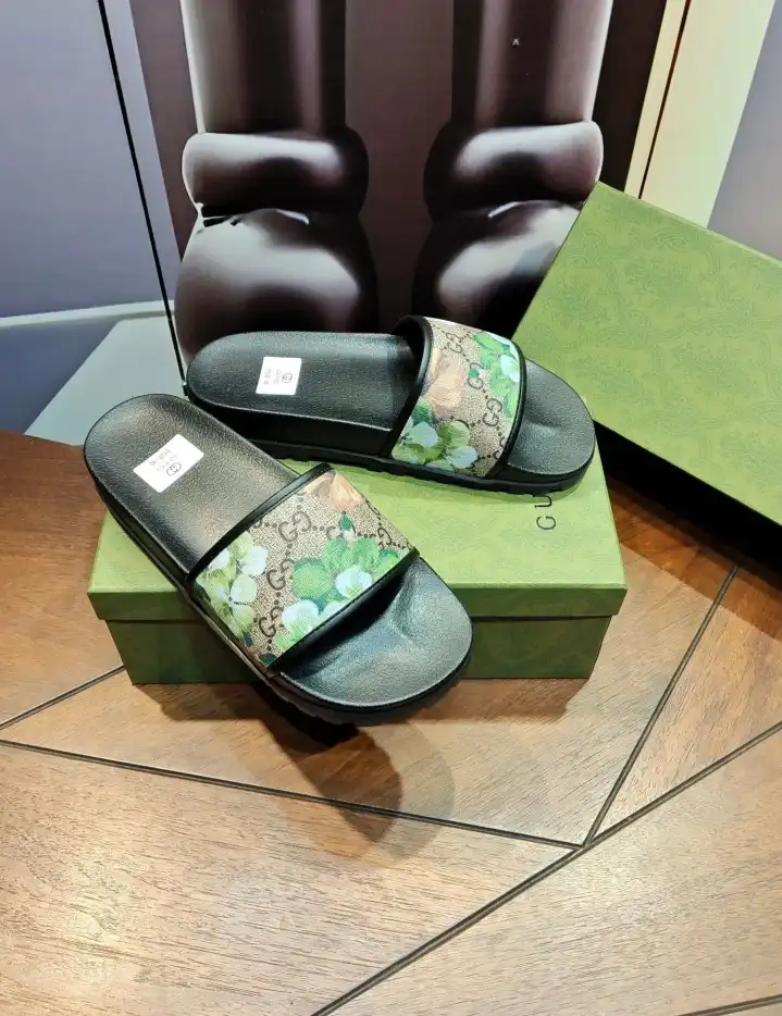 hype Gucci Slippers