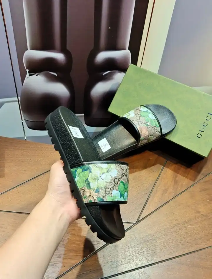 hype Gucci Slippers