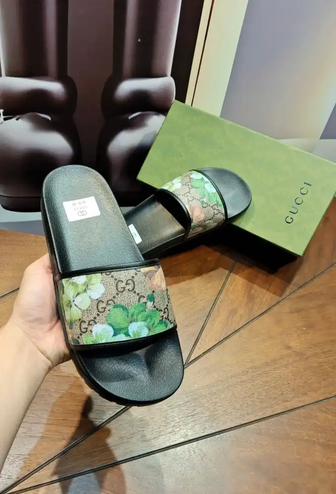 hype Gucci Slippers