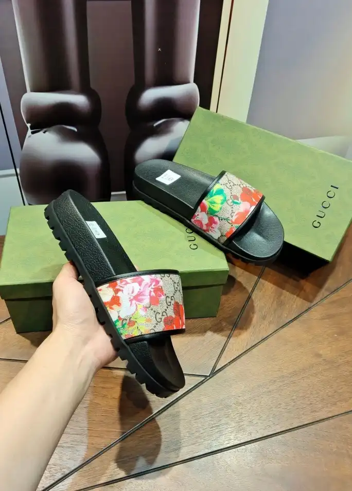 hype Gucci Slippers