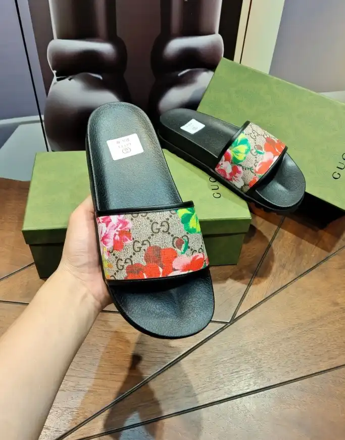 hype Gucci Slippers