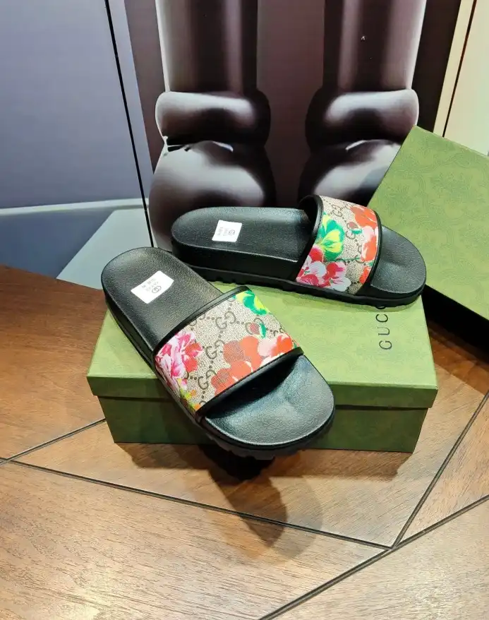 hype Gucci Slippers