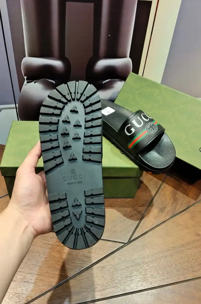 hype Gucci Slippers