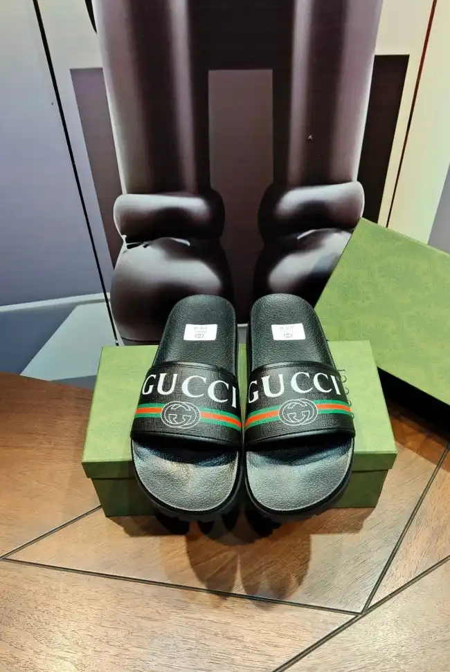 hype Gucci Slippers