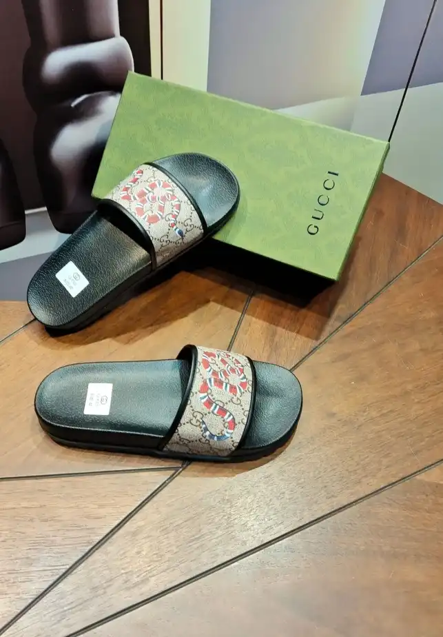 hype Gucci Slippers