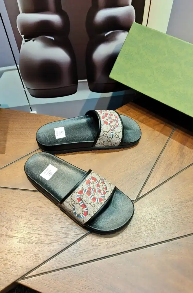 hype Gucci Slippers