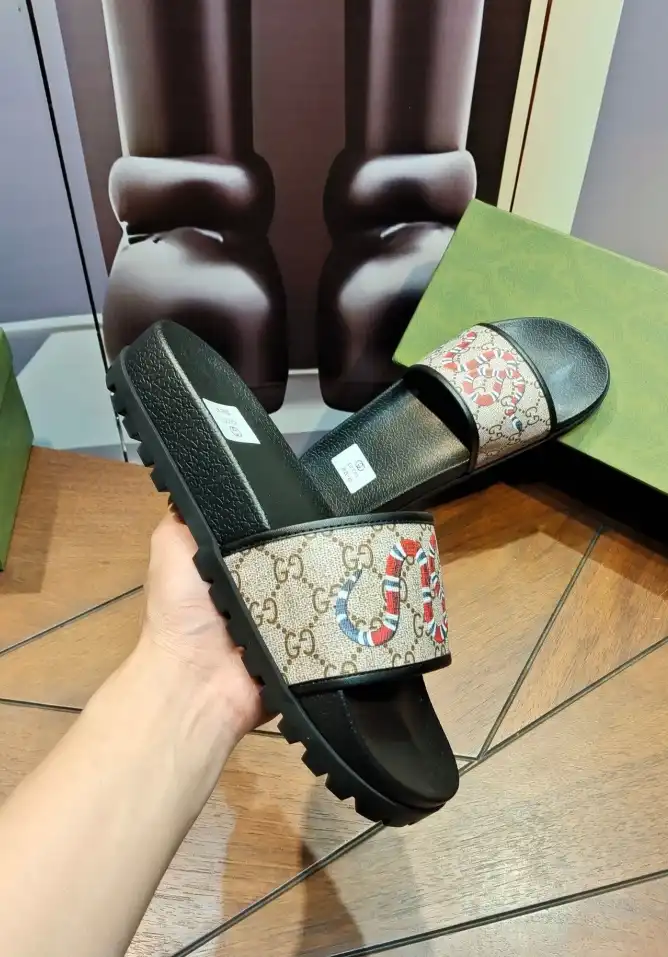 hype Gucci Slippers