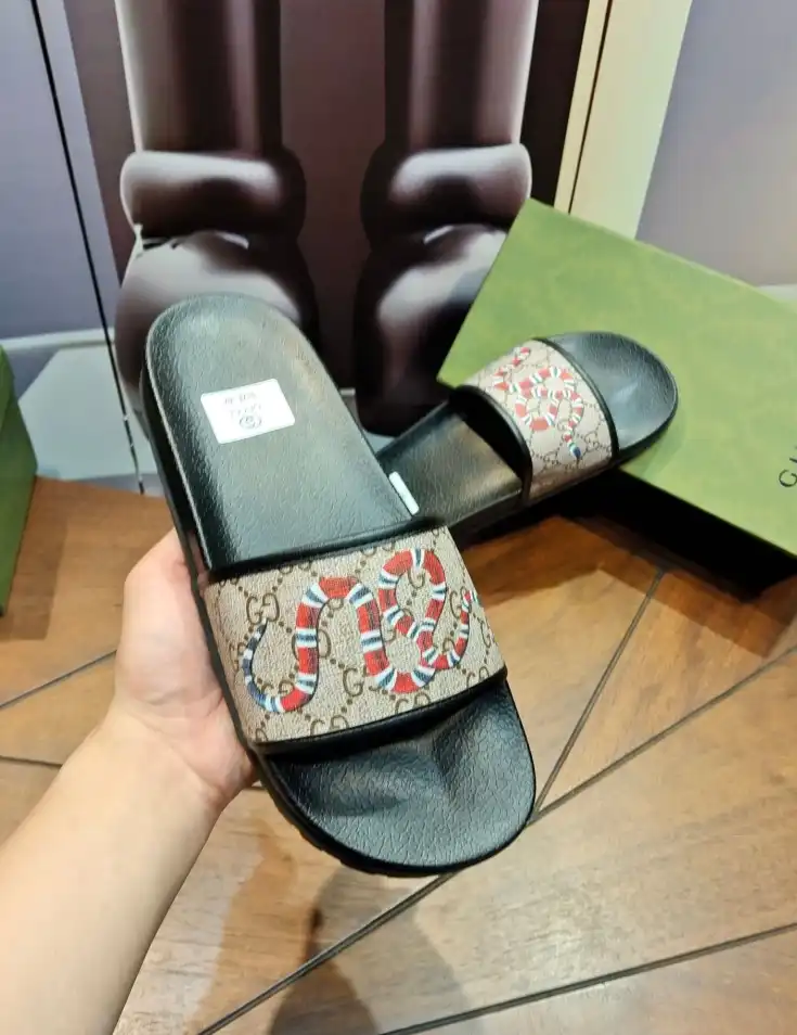 hype Gucci Slippers