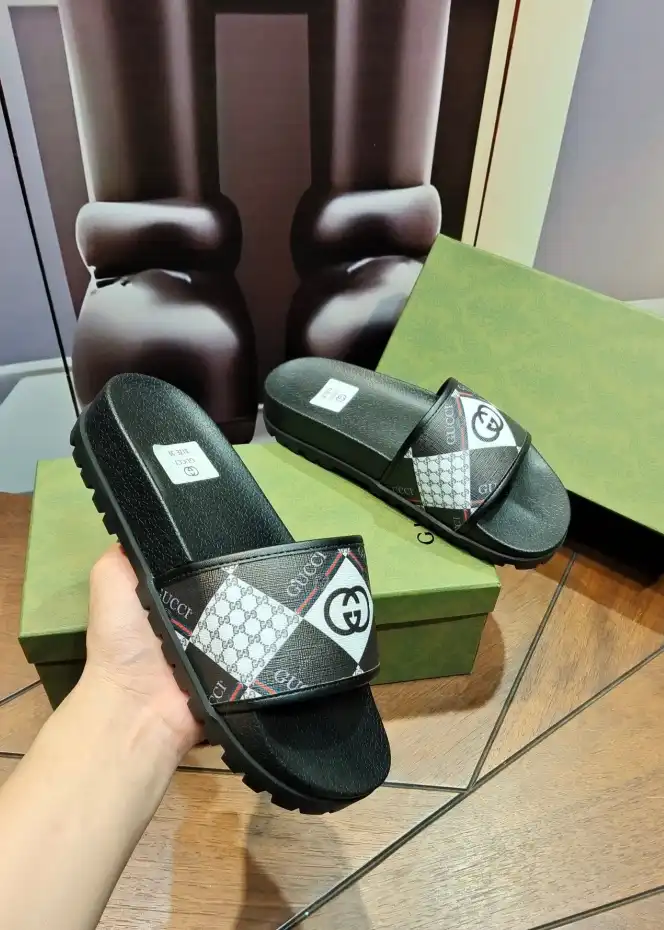 hype Gucci Slippers