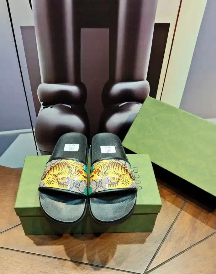 hype Gucci Slippers